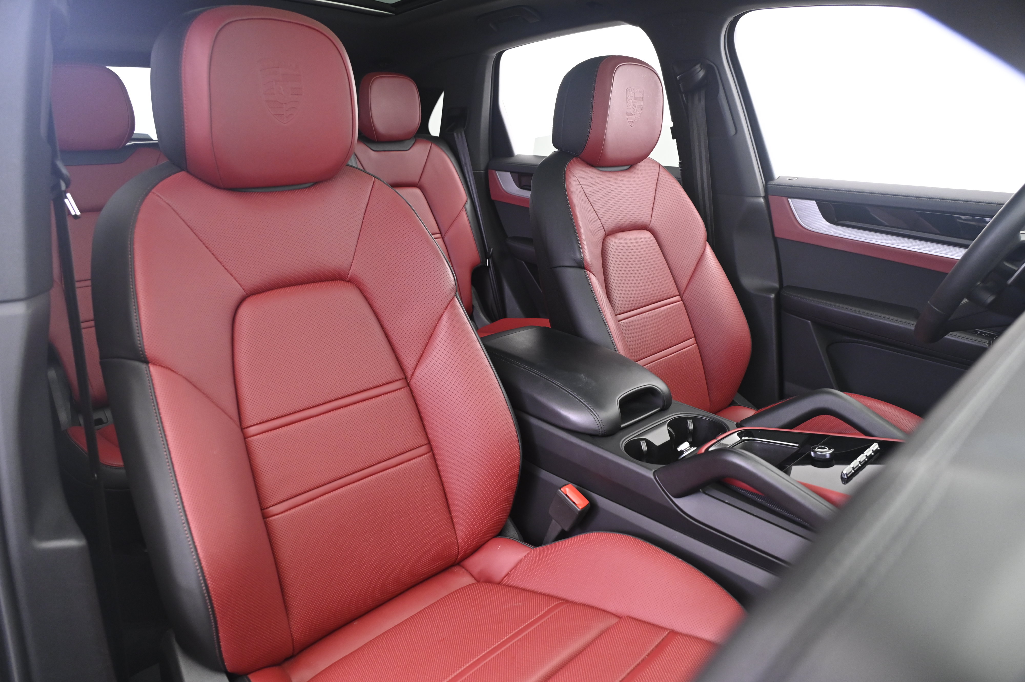 Certified 2025 Porsche Cayenne S AWD/4WD image 24