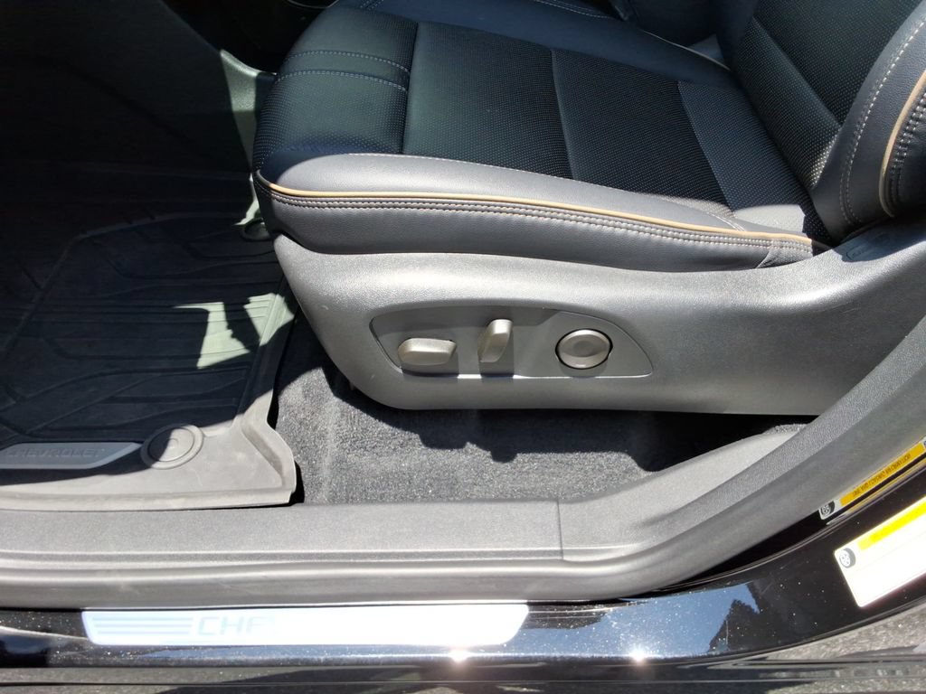 Certified 2025 Chevrolet Traverse High Country FWD image 24