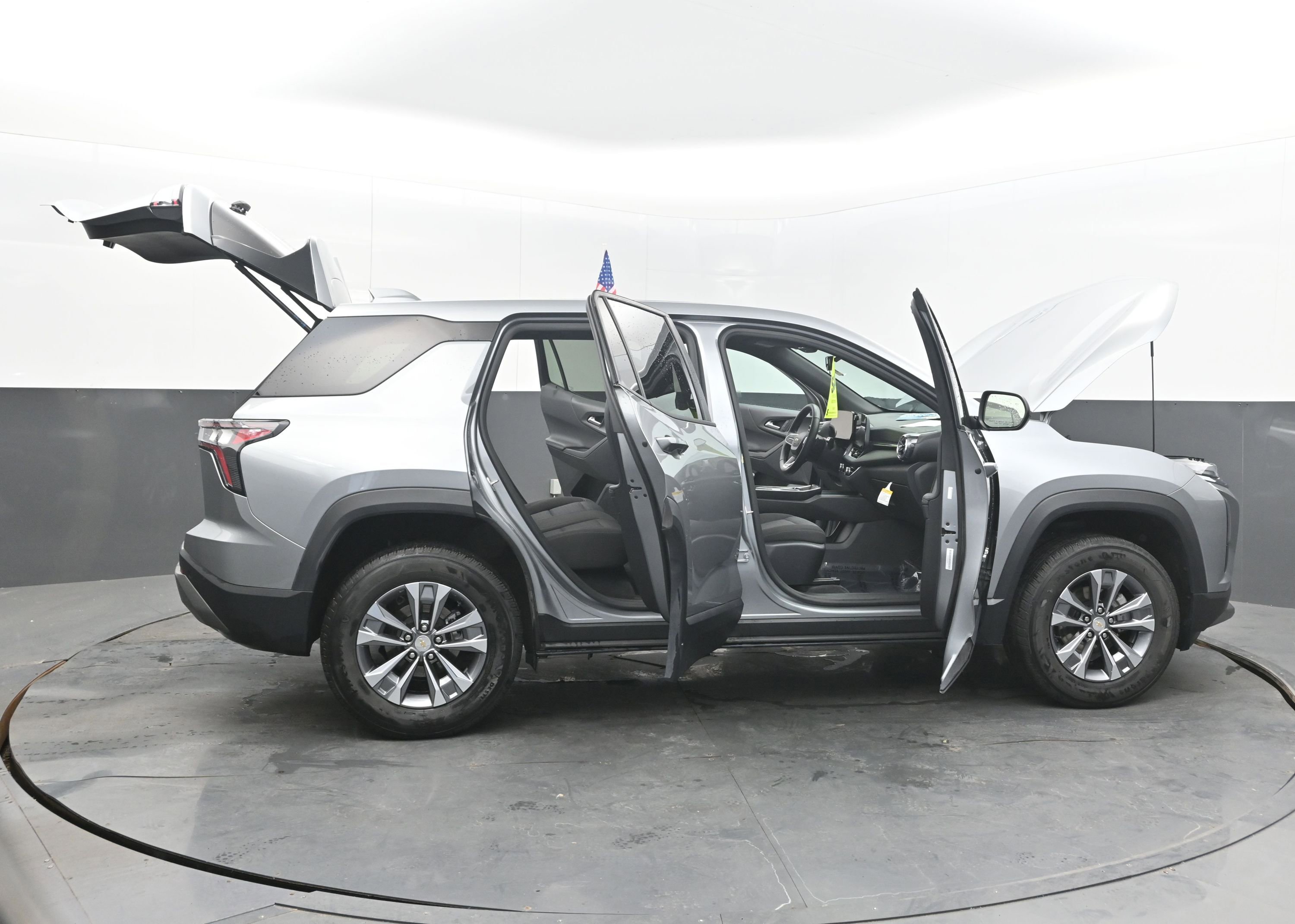 Used 2025 Chevrolet Equinox LT FWD image 47