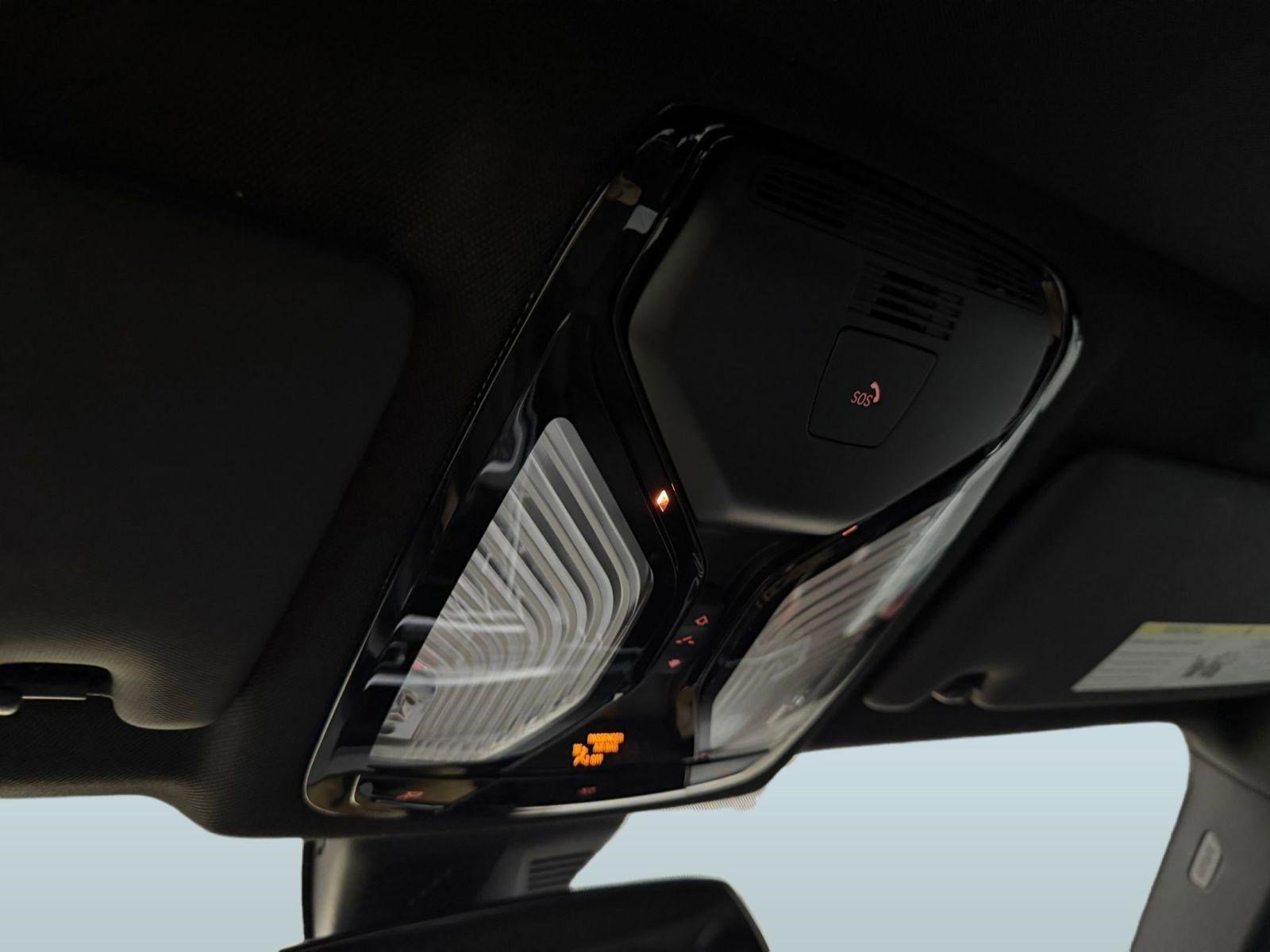 Used 2021 BMW 330i Sedan w/ Premium Package image 18