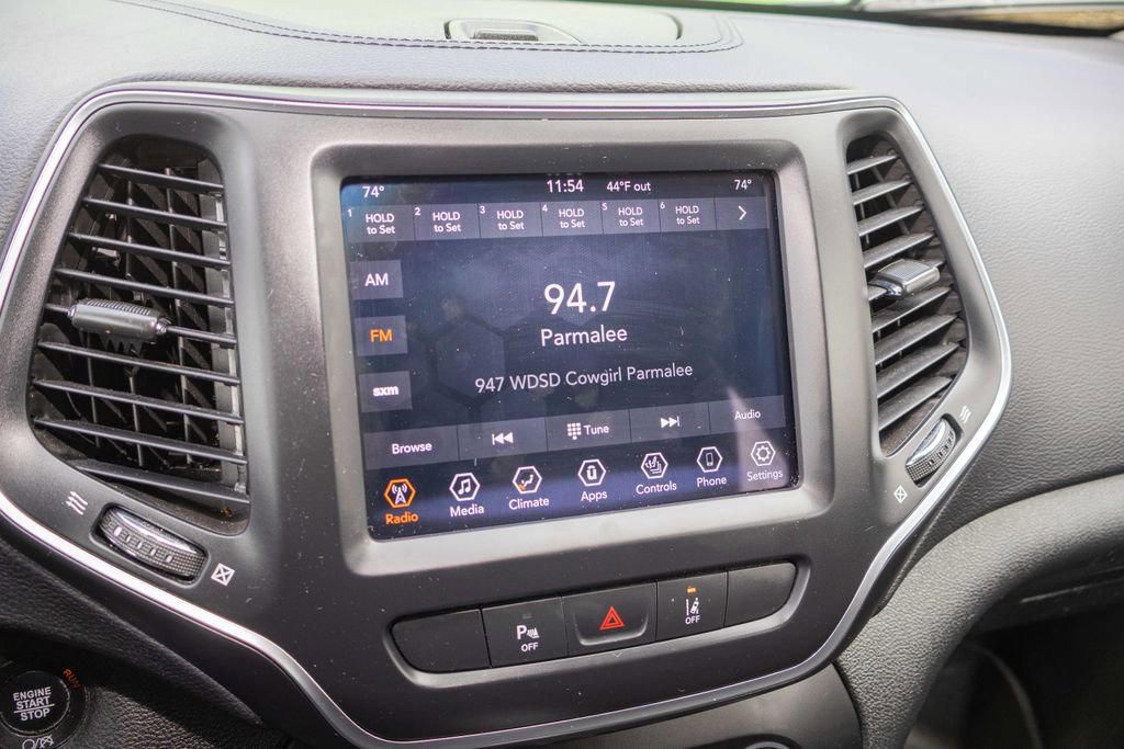 Used 2022 Jeep Cherokee Latitude Lux w/ Mopar Interior Package image 19