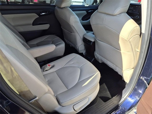 Used 2020 Toyota Highlander XLE image 17