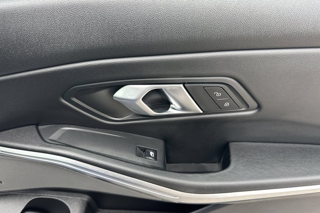 Used 2025 BMW M340i RWD image 18