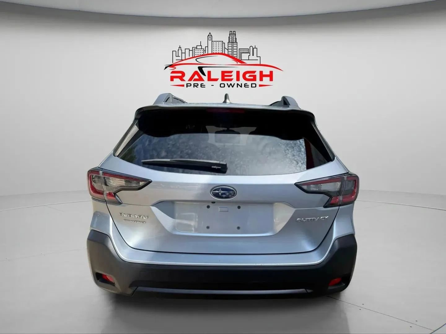 Used 2023 Subaru Outback Premium image 3