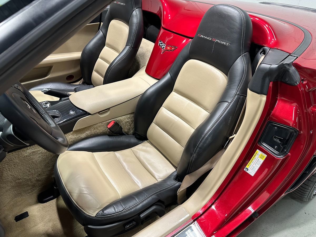 Used 2010 Chevrolet Corvette Grand Sport w/ Preferred Equipment Group image 27