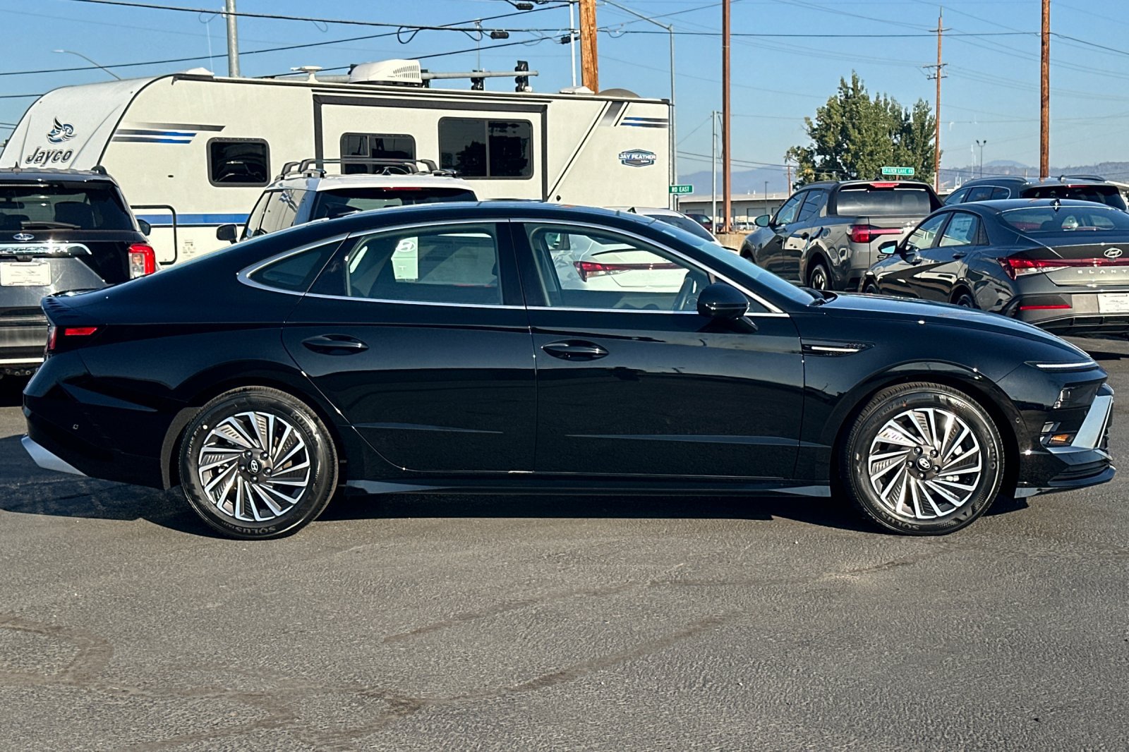 New 2025 Hyundai Sonata Limited FWD image 3