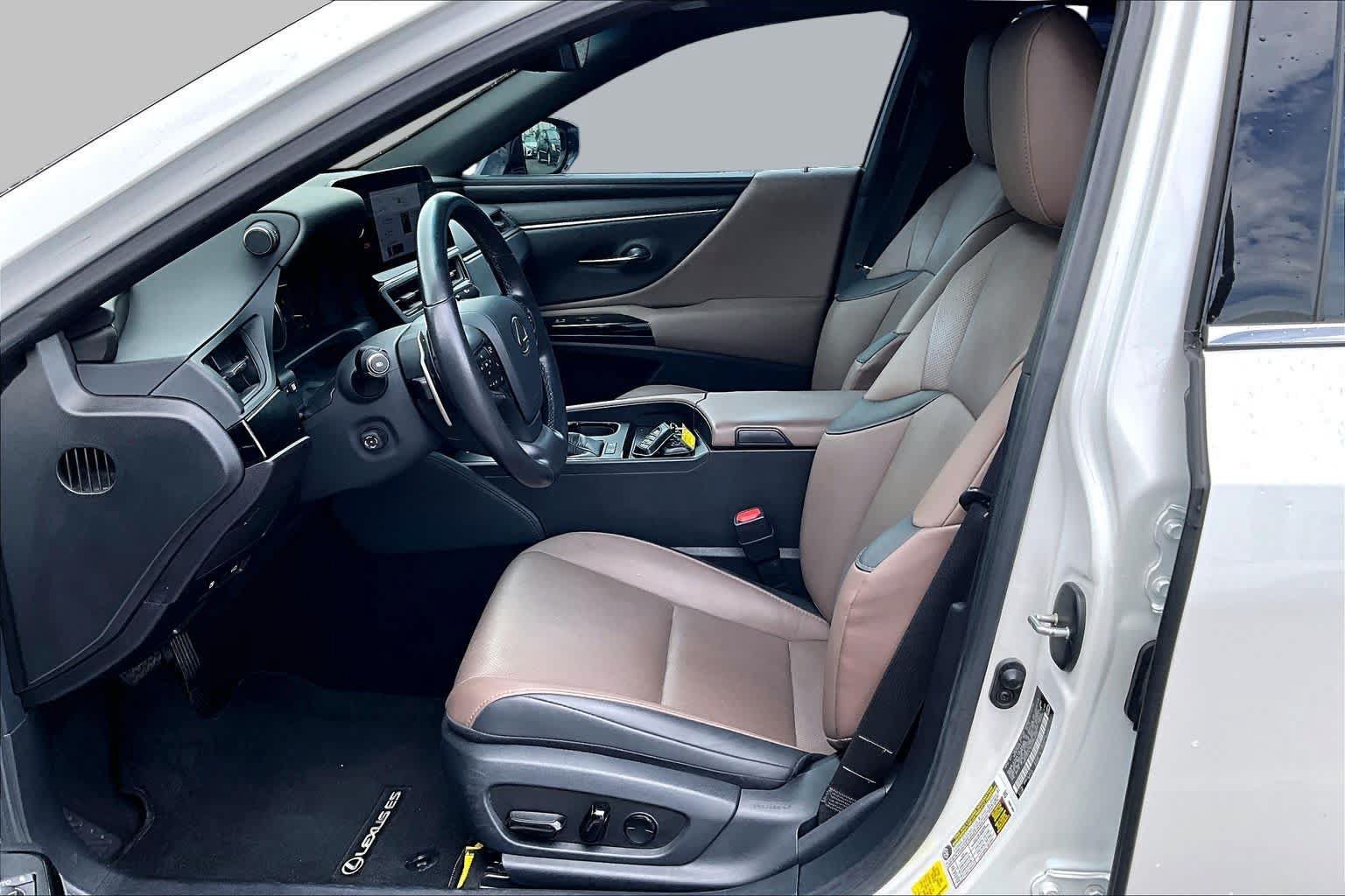 Used 2025 Lexus ES 300h w/ Premium Package FWD image 8