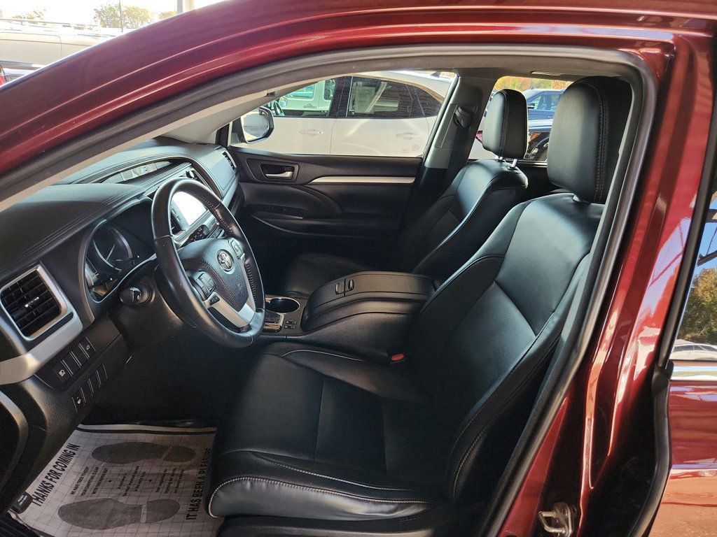Used 2018 Toyota Highlander XLE image 20