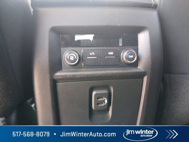 Used 2021 Chevrolet Traverse LT FWD image 20