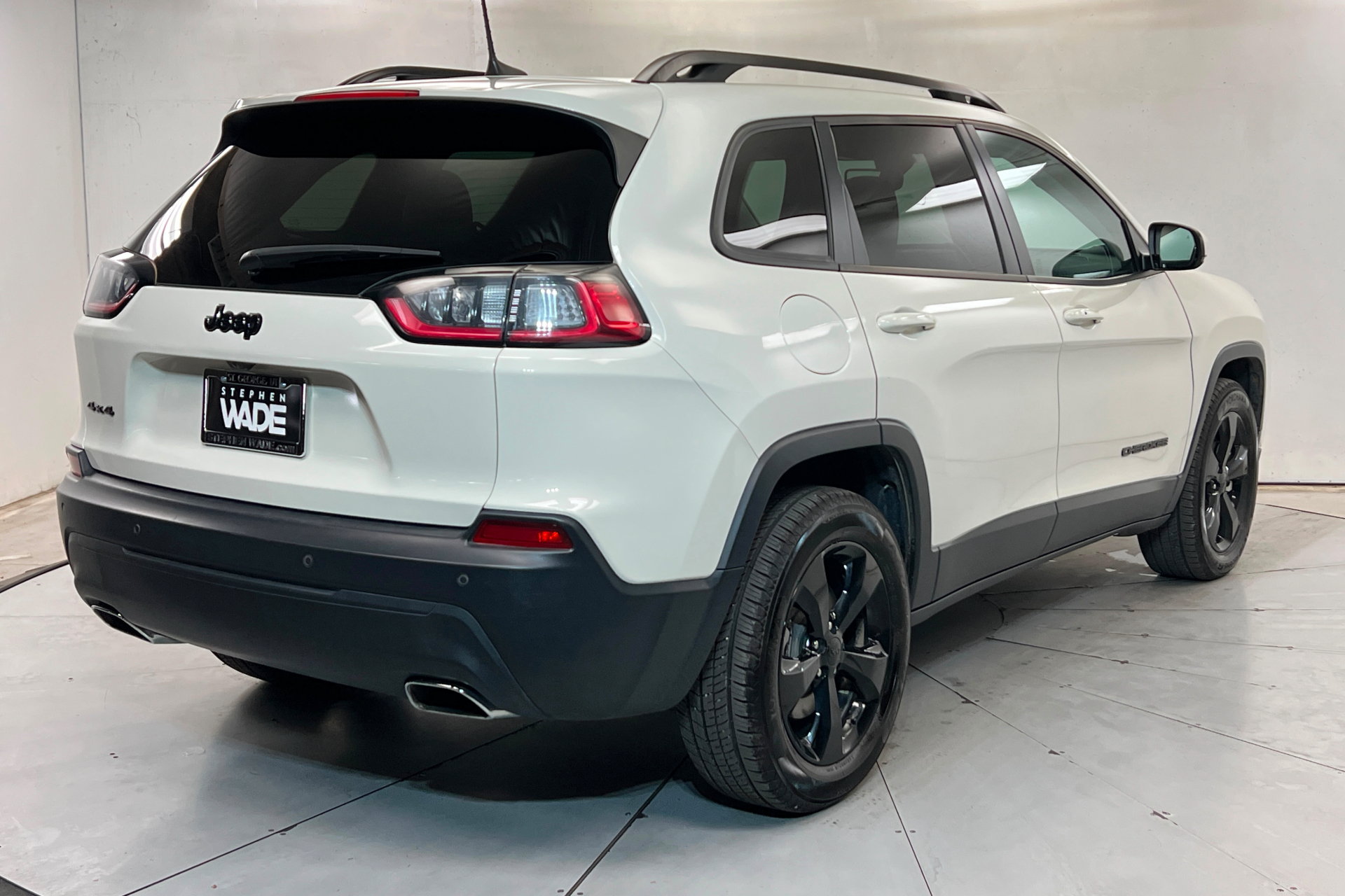 Used 2019 Jeep Cherokee Latitude Plus AWD/4WD image 5