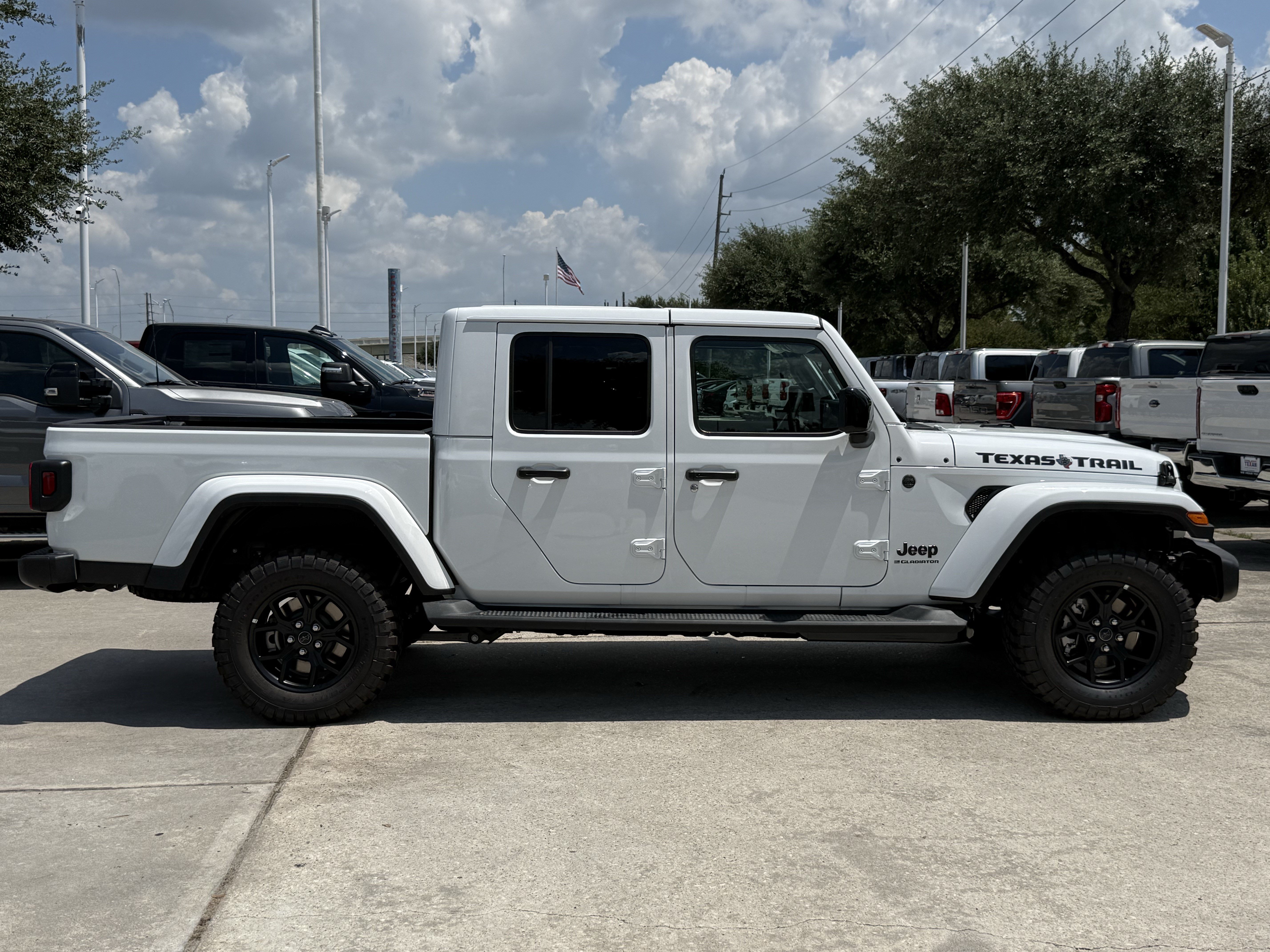 New 2026 Jeep Gladiator Mojave AWD/4WD image 3