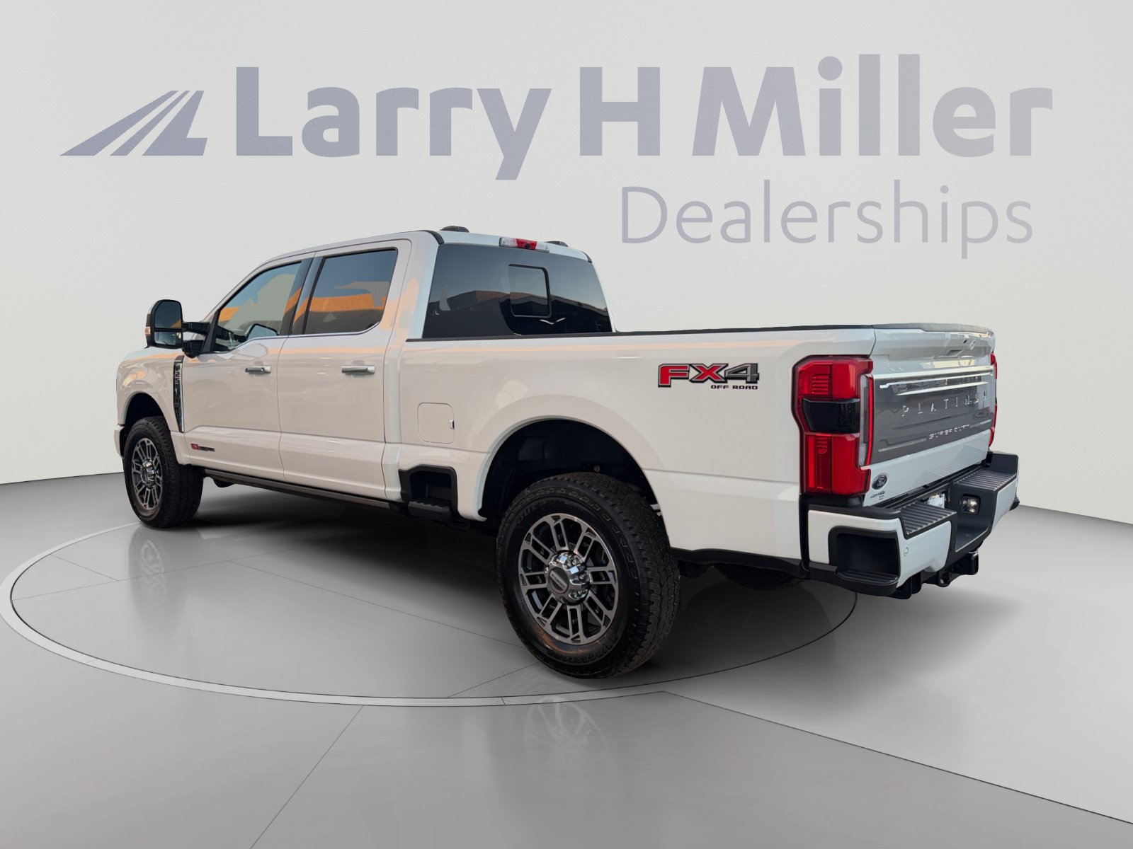 Used 2026 Ford F250 Platinum w/ Platinum Plus Package AWD/4WD image 3