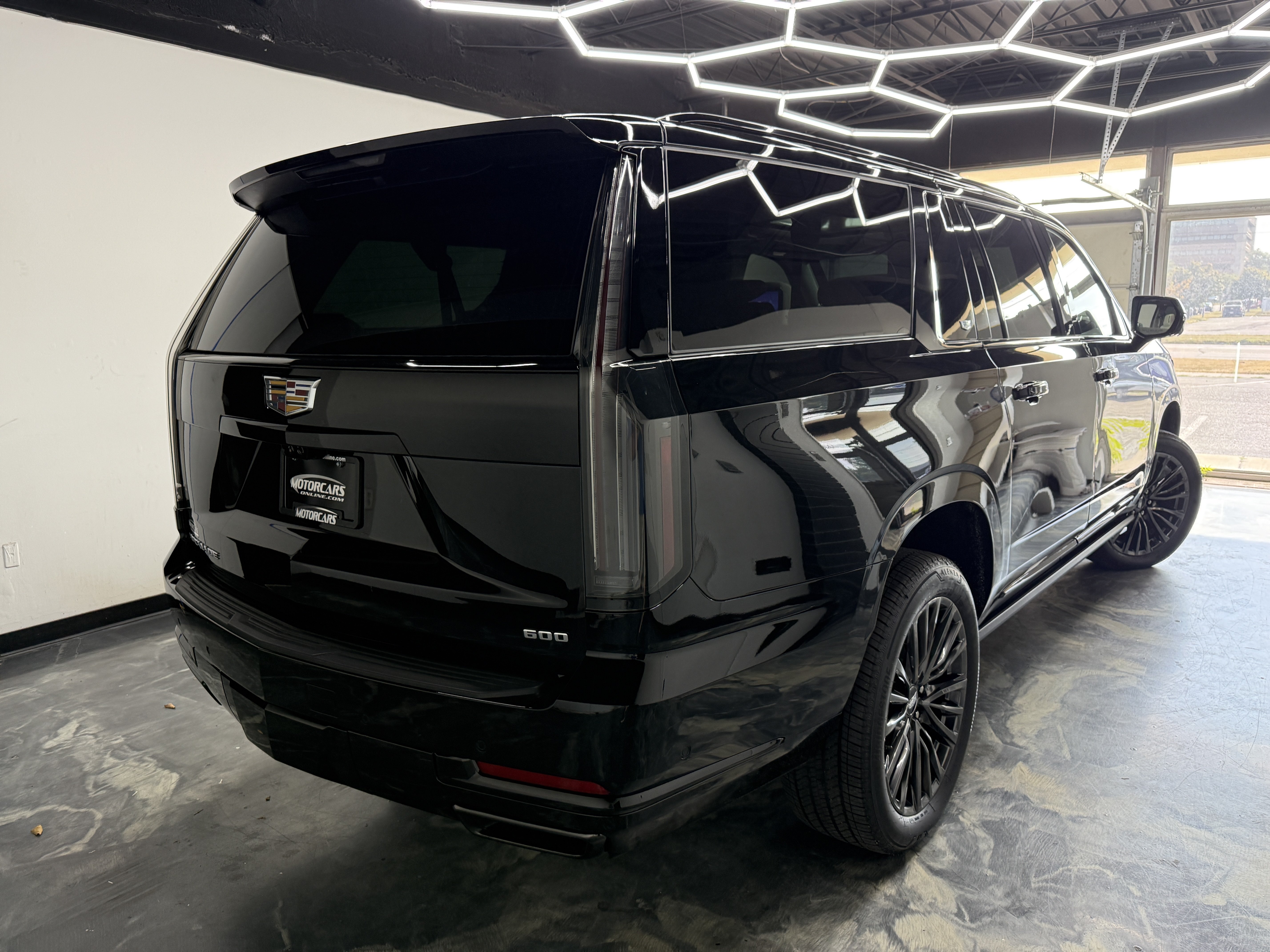 Used 2026 Cadillac Escalade ESV Platinum Sport AWD/4WD image 5