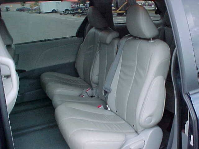 Used 2012 Toyota Sienna XLE FWD image 11