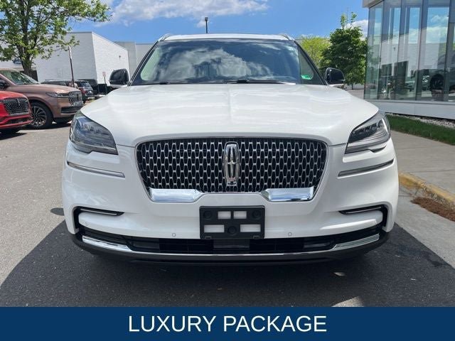 Used 2023 Lincoln Aviator Reserve w/ Equipment Group 201A image 2