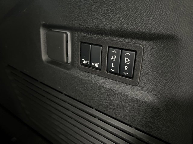 Used 2025 Chevrolet Suburban High Country image 46