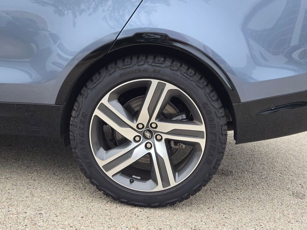 Used 2023 Land Rover Discovery HSE R-Dynamic image 15