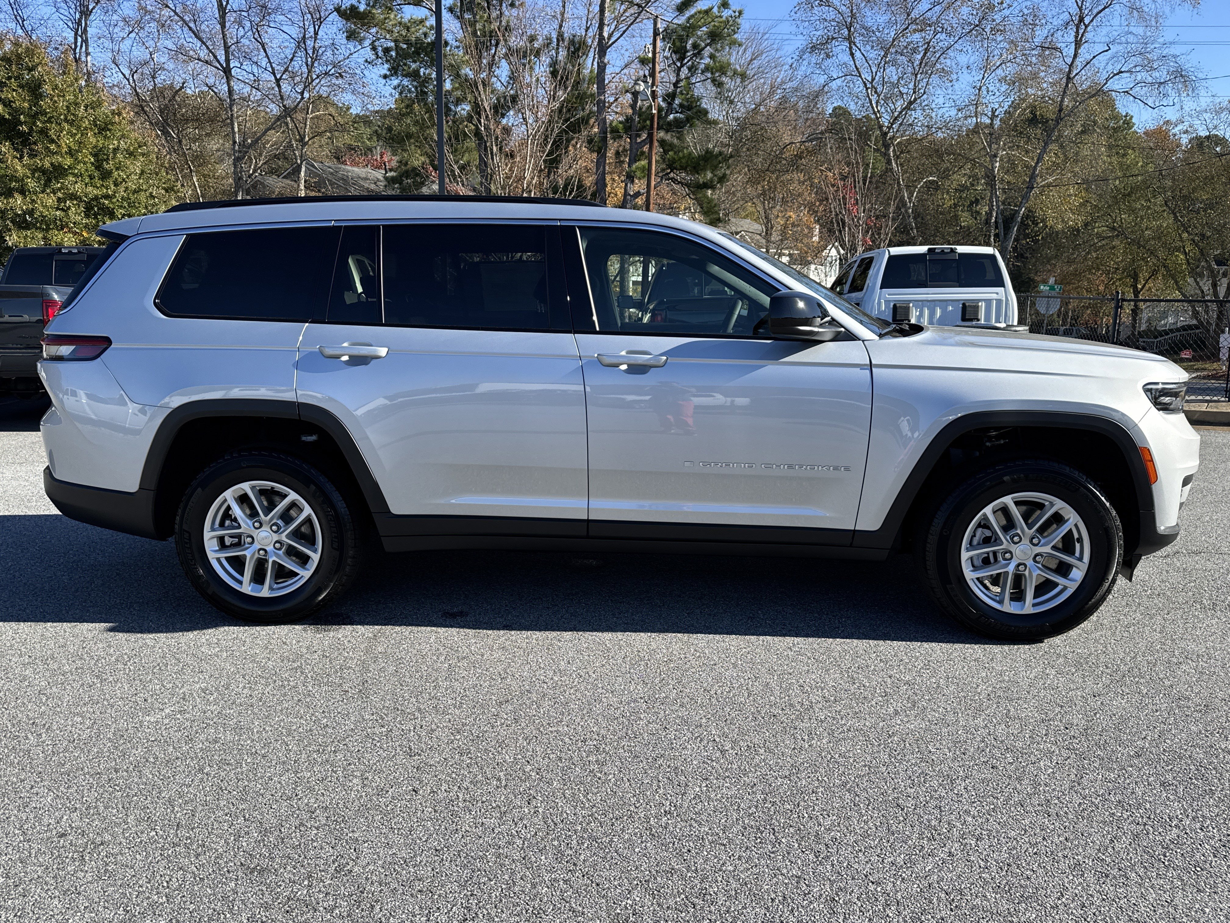 New 2025 Jeep Grand Cherokee L Laredo w/ Luxury Tech Group I image 9