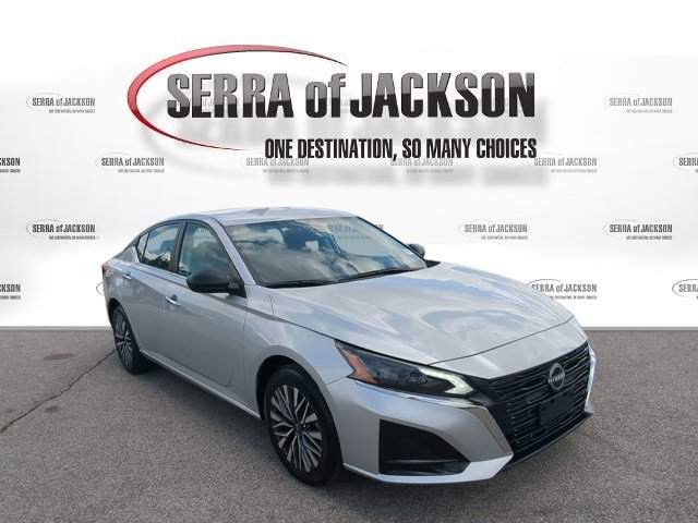 Used 2024 Nissan Altima 2.5 SV image 2
