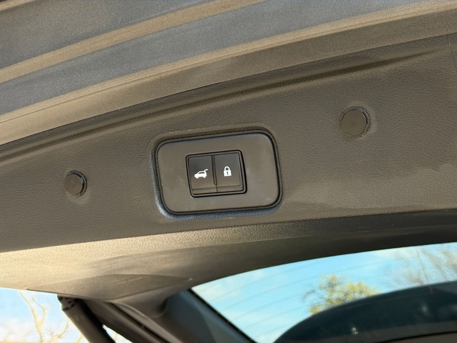 Used 2025 Nissan Pathfinder SV image 23