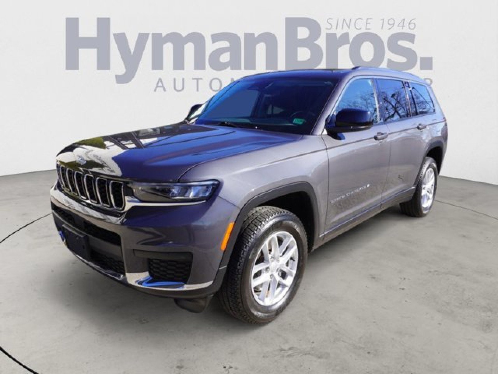 Used 2022 Jeep Grand Cherokee L Laredo w/ Luxury Tech Group I AWD/4WD image 1