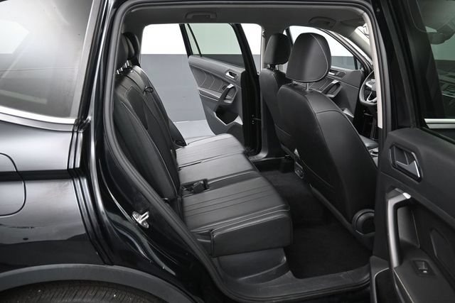 Used 2022 Volkswagen Tiguan SE AWD/4WD image 33