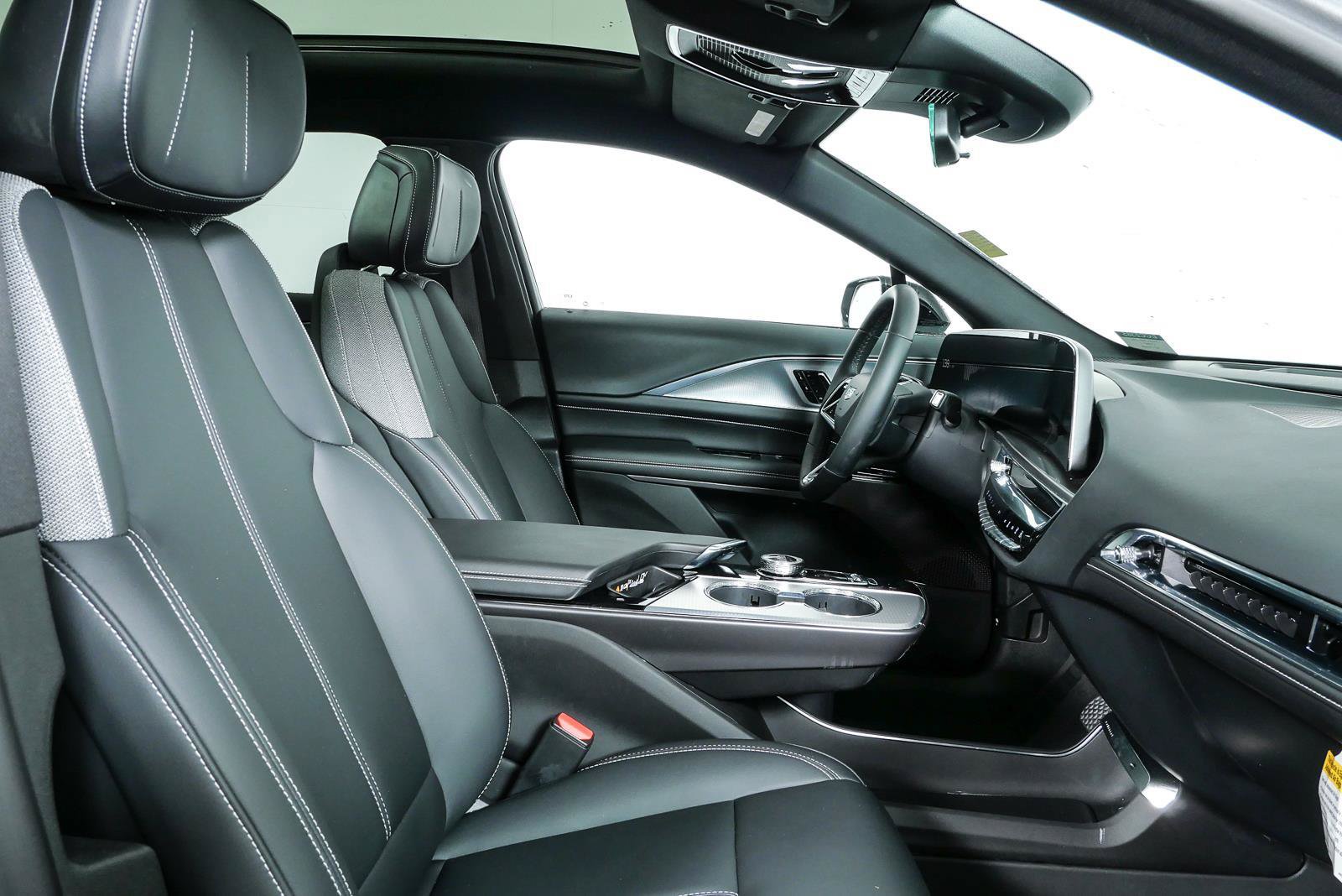 Certified 2024 Cadillac Lyriq Tech RWD image 22