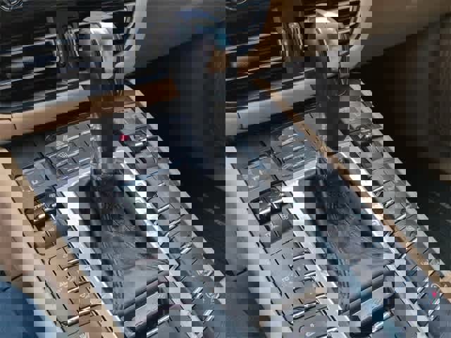 Used 2021 Porsche Macan S w/ Premium Package image 34