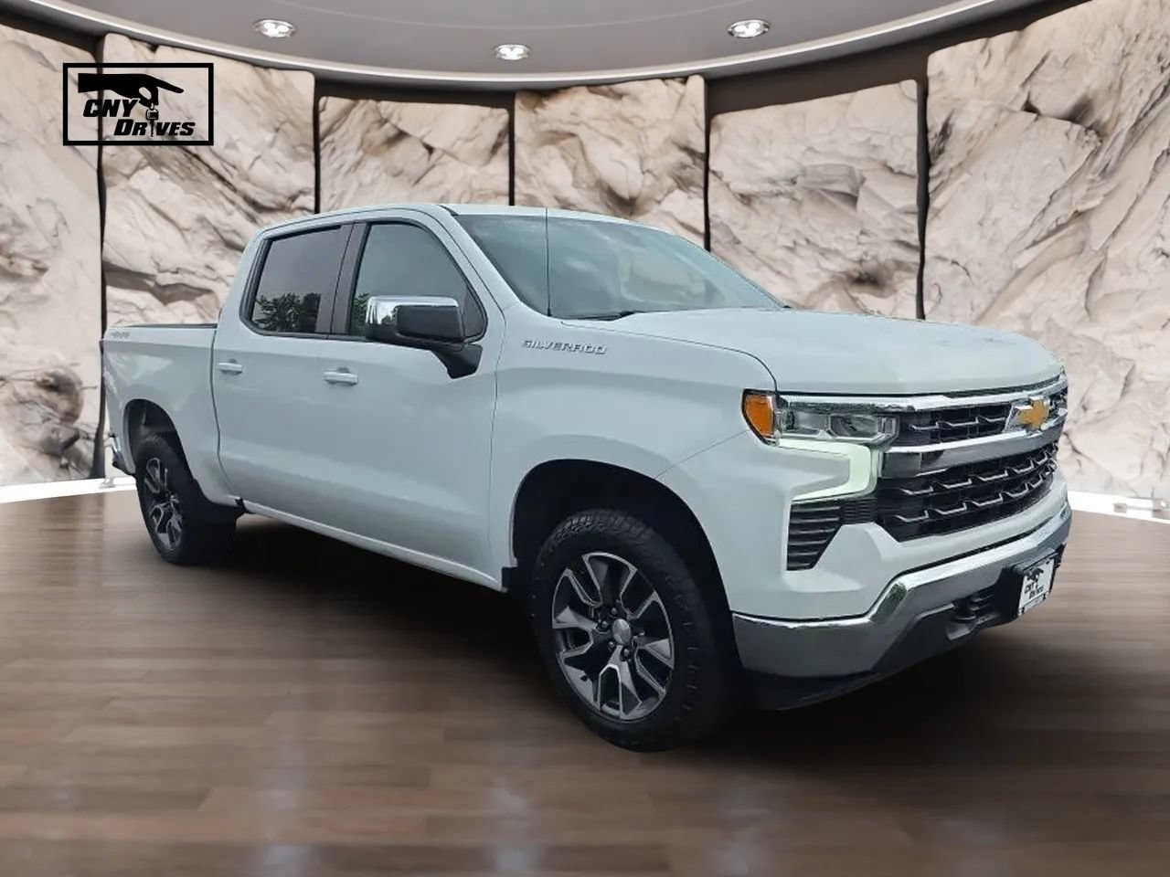 Used 2022 Chevrolet Silverado 1500 LT AWD/4WD image 3