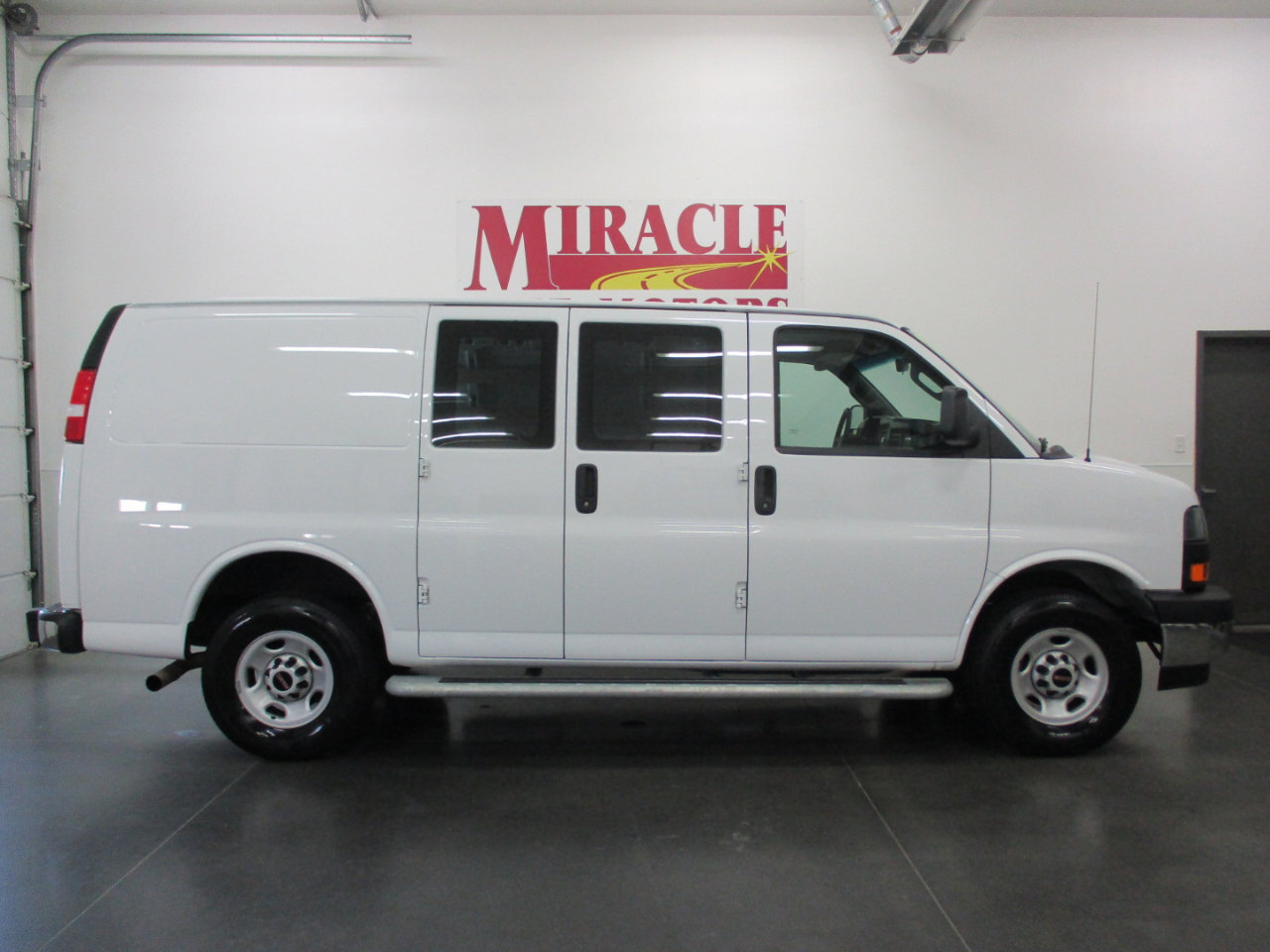 Used 2024 GMC Savana 2500 w/ Driver Convenience Package image 6