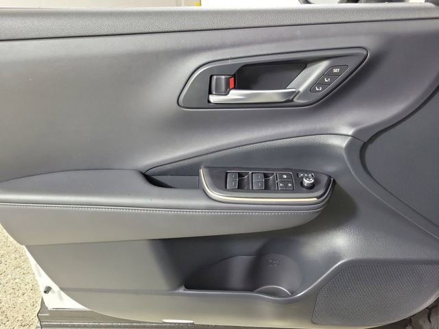 Used 2023 Toyota Crown Limited image 22