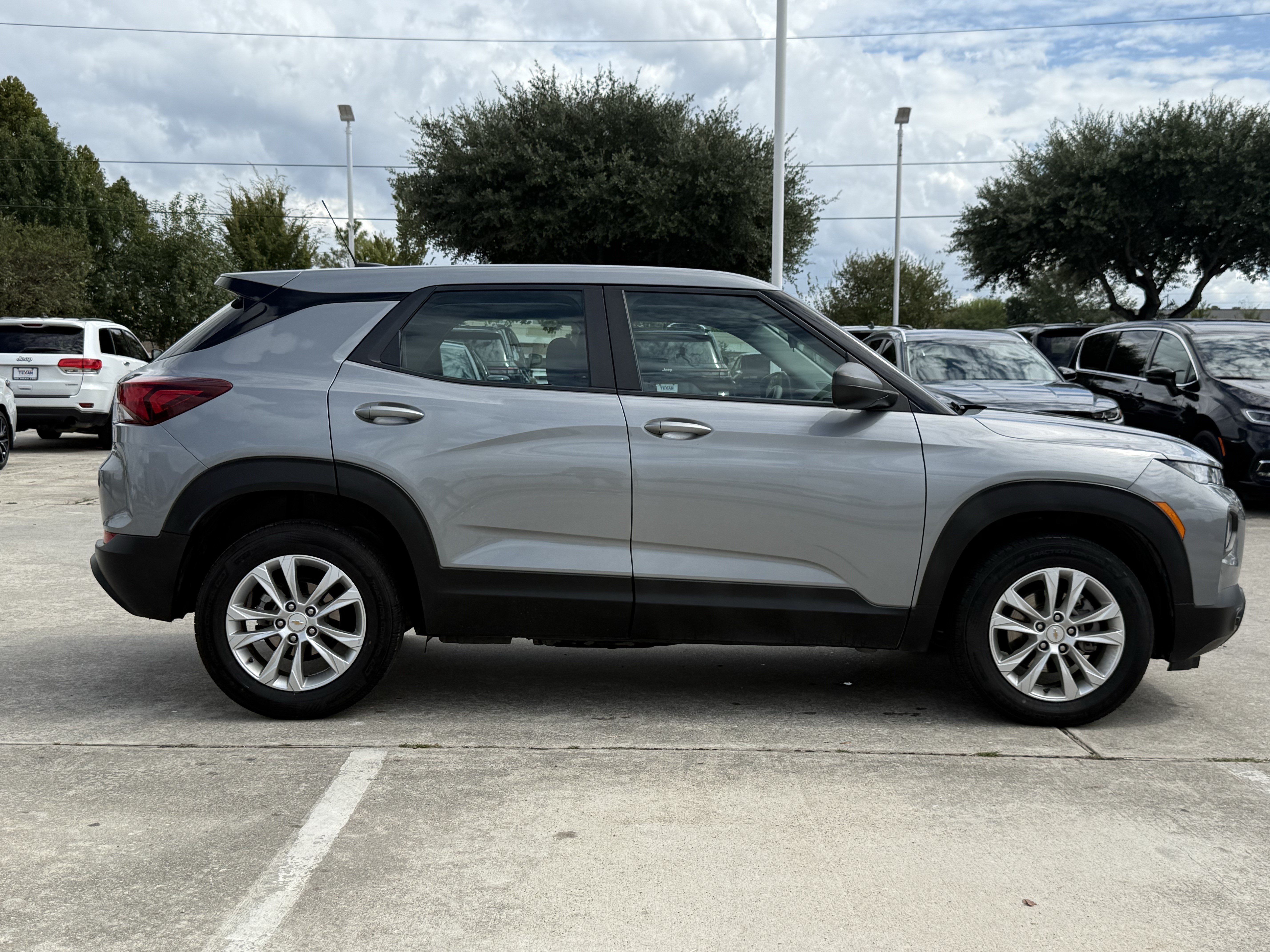 Used 2023 Chevrolet TrailBlazer LS AWD/4WD image 3