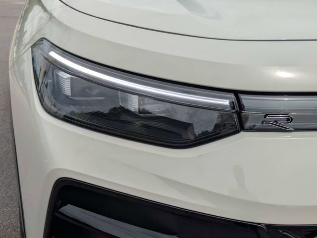 New 2026 Volkswagen Tiguan SE R-Line FWD image 10