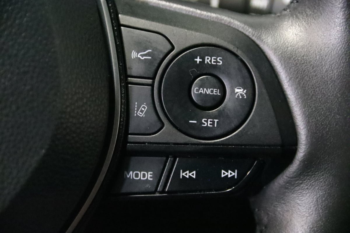 Used 2022 Toyota RAV4 XLE Premium AWD/4WD image 16