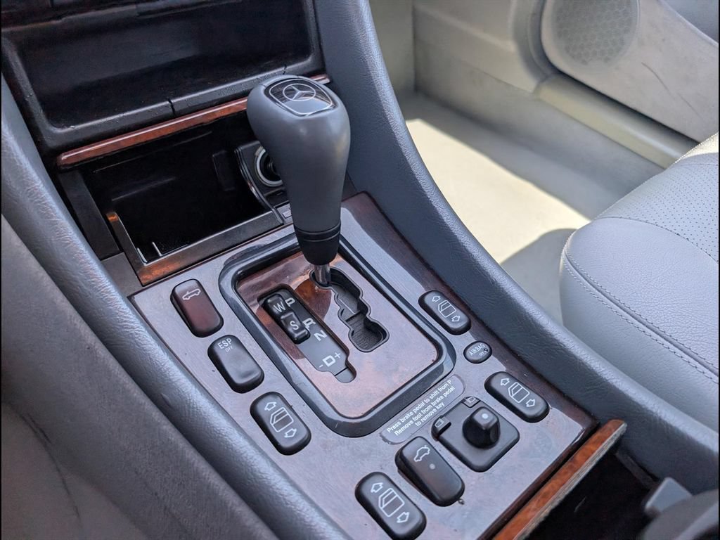 Used 2000 Mercedes-Benz CLK 320 Cabriolet image 17
