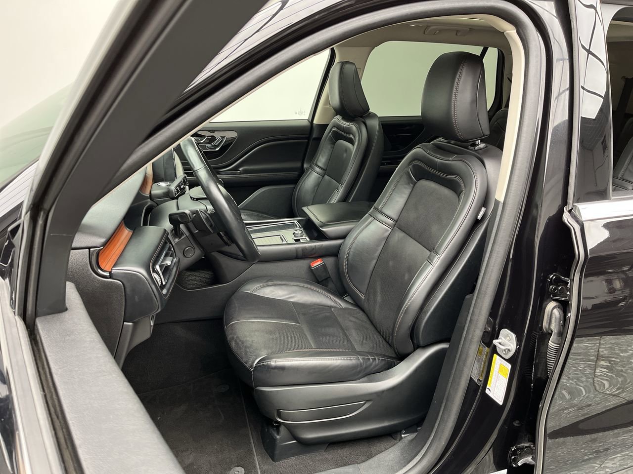 Used 2024 Lincoln Aviator Reserve AWD/4WD image 11