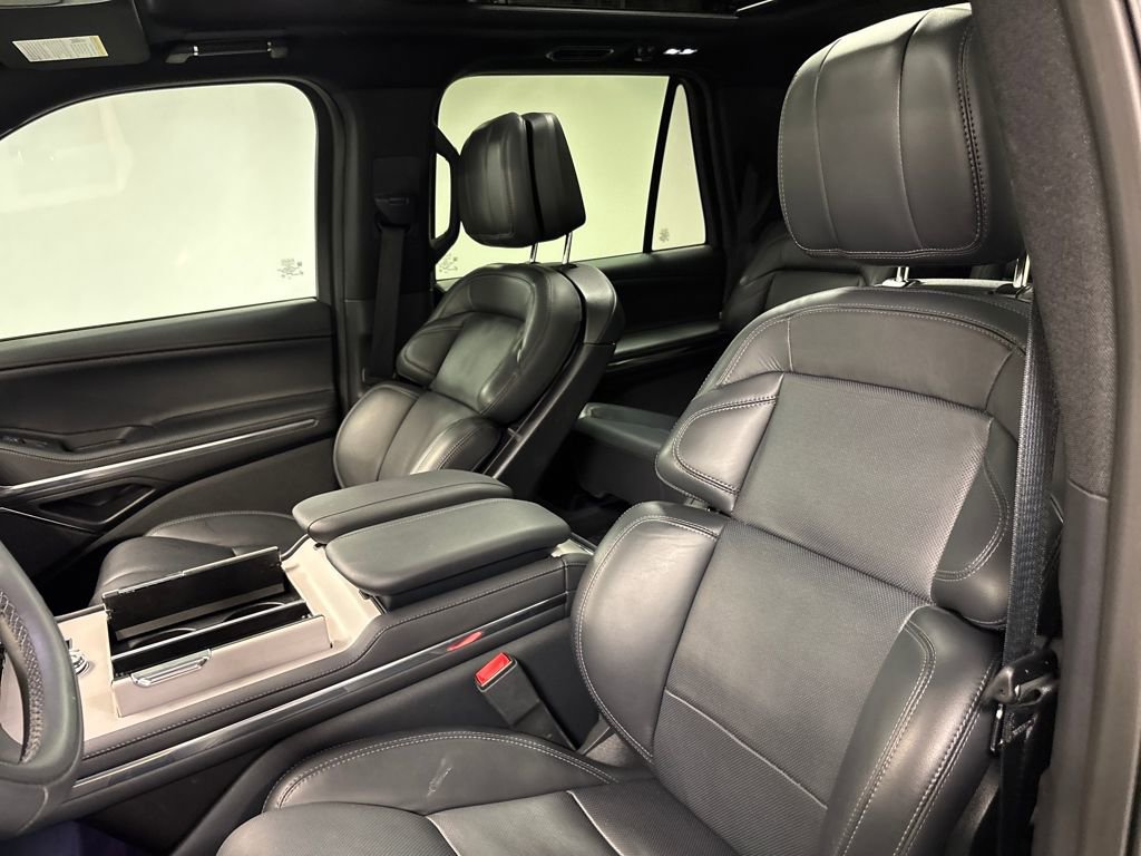 Used 2025 Lincoln Navigator Reserve w/ Jet Appearance Package image 25