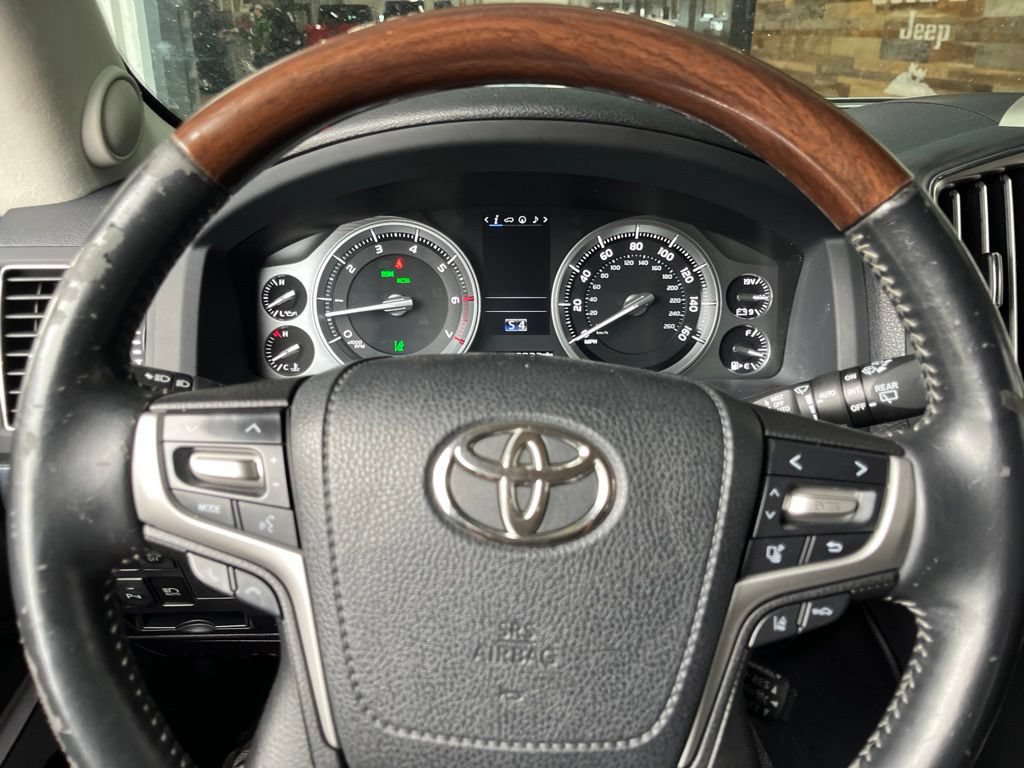 Used 2016 Toyota Land Cruiser AWD/4WD image 16