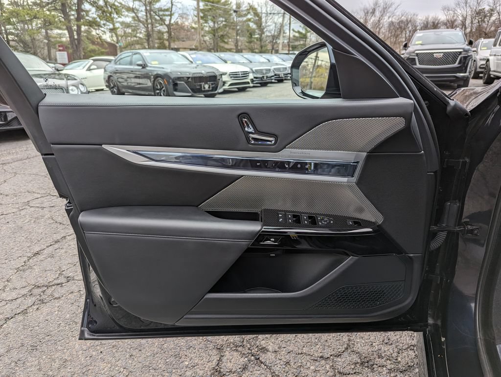 Used 2023 BMW 760i xDrive AWD/4WD image 11