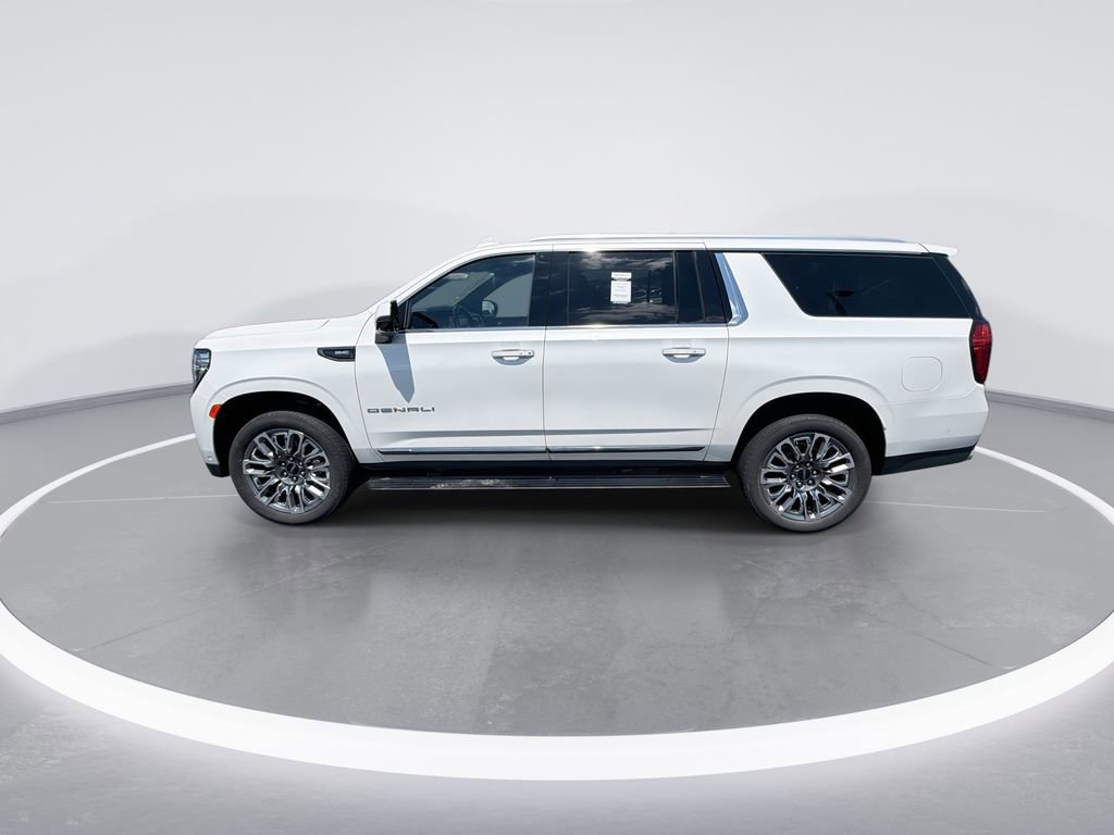 Used 2023 GMC Yukon XL Denali Ultimate AWD/4WD image 5
