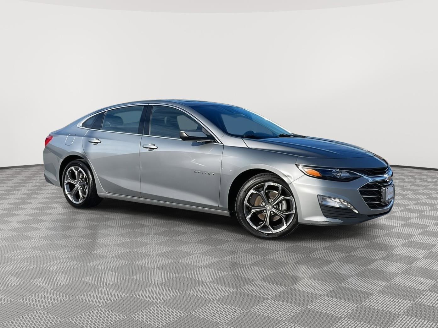 Used 2024 Chevrolet Malibu LT image 2