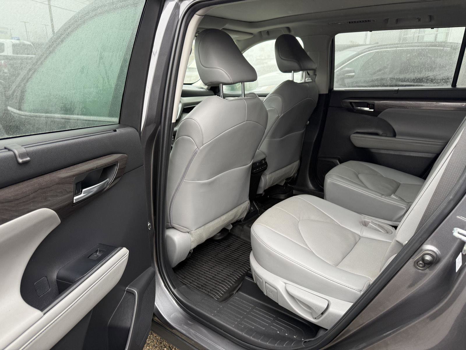 Used 2022 Toyota Highlander Platinum image 15