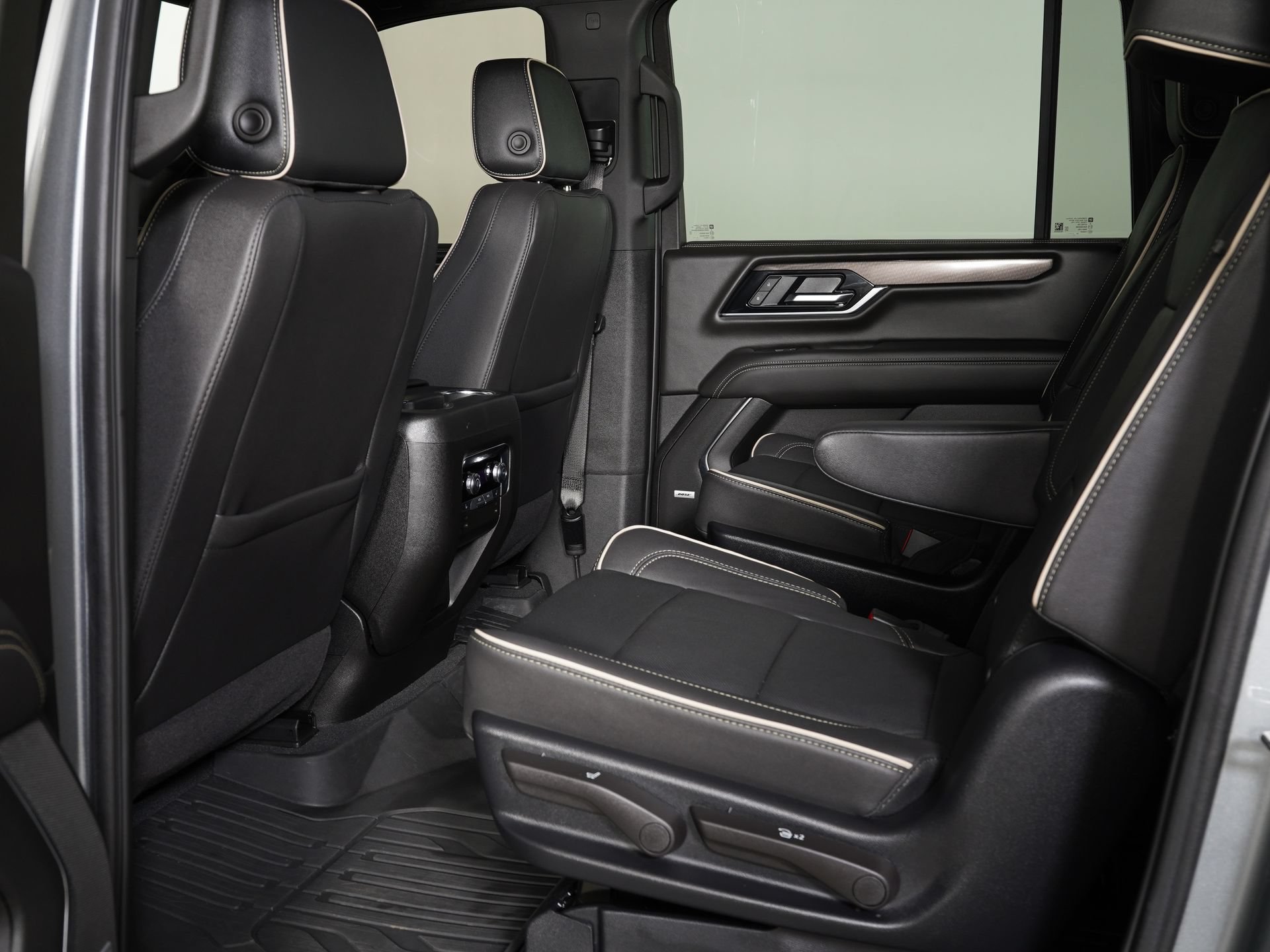 Used 2025 GMC Yukon XL Elevation w/ LPO, Floor Liner Package AWD/4WD image 16