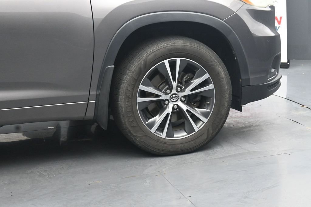 Used 2016 Toyota Highlander XLE AWD/4WD image 11