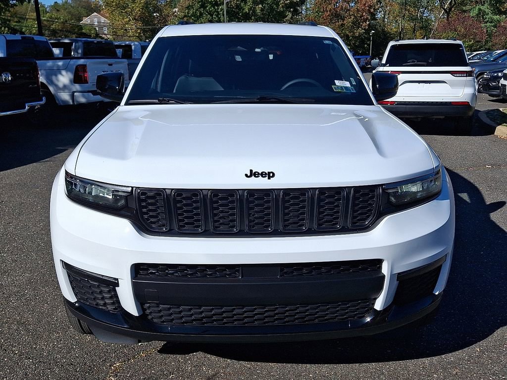 Used 2025 Jeep Grand Cherokee L Limited w/ Black Appearance Package image 3