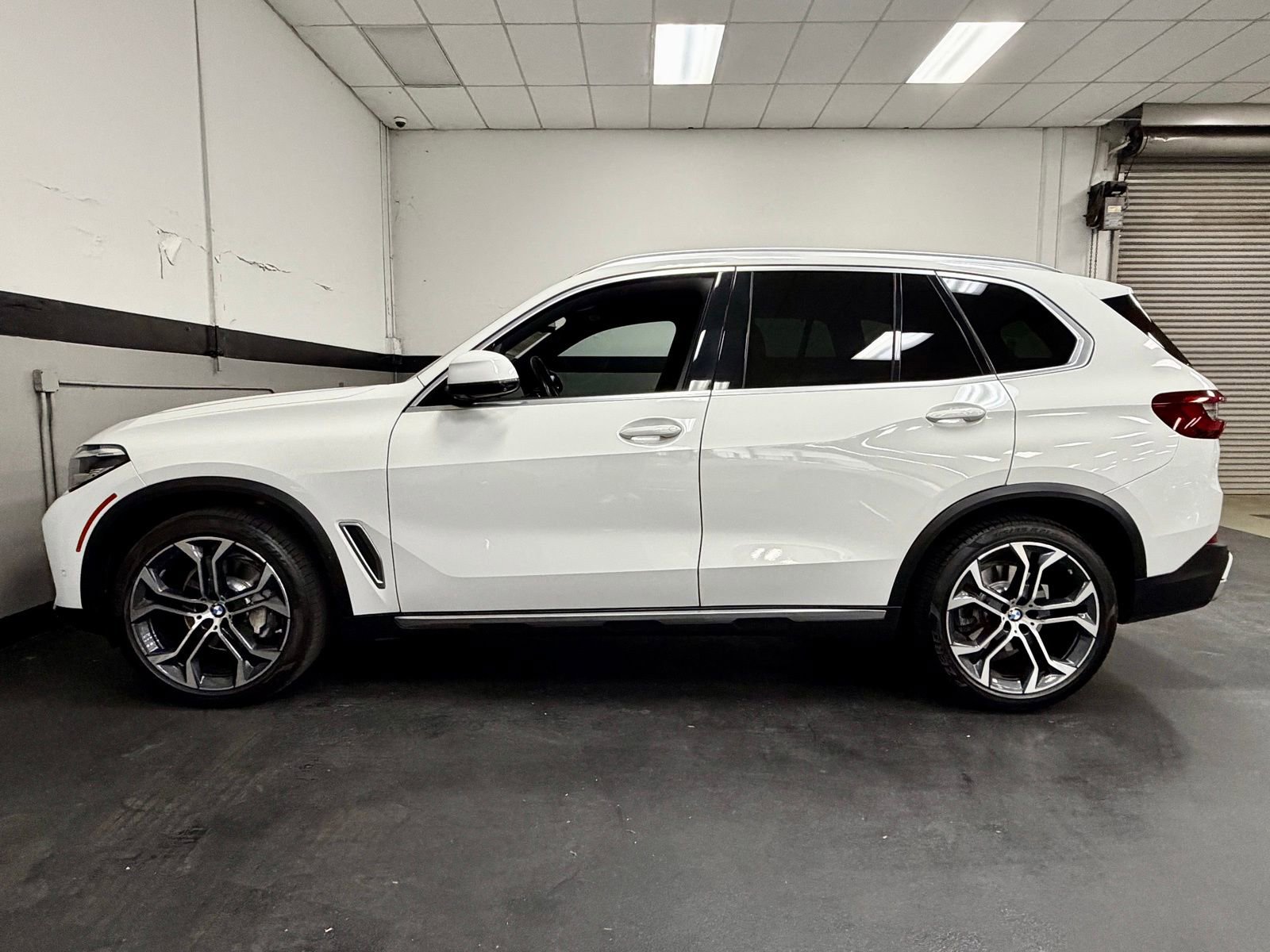 Used 2023 BMW X5 sDrive40i w/ Premium Package image 9