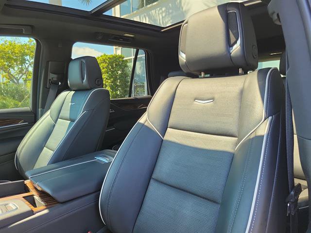 Used 2021 Cadillac Escalade Premium Luxury AWD/4WD image 36