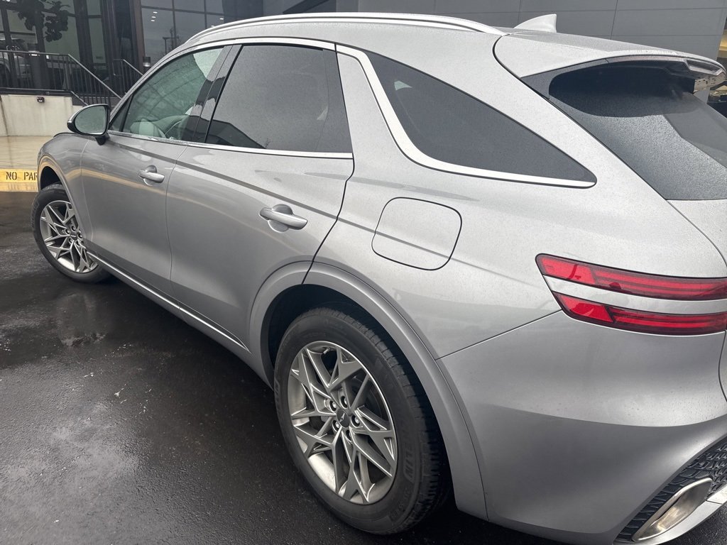 Used 2022 Genesis GV70 2.5T w/ Select Package image 3