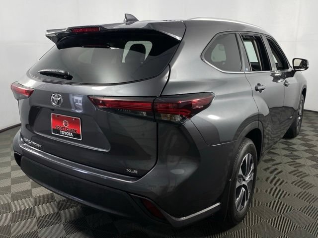 Used 2024 Toyota Highlander XLE FWD image 8