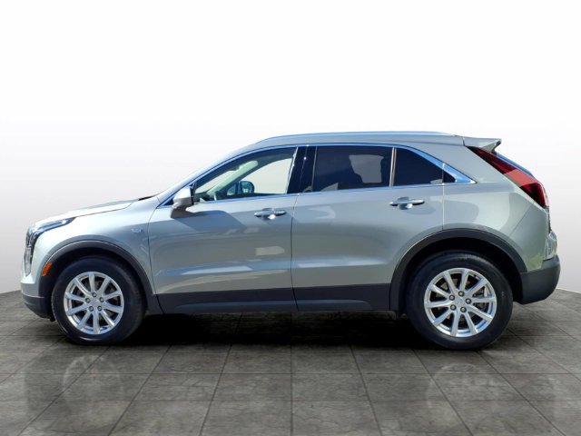 Used 2023 Cadillac XT4 Luxury w/ Cold Weather Package AWD/4WD image 2